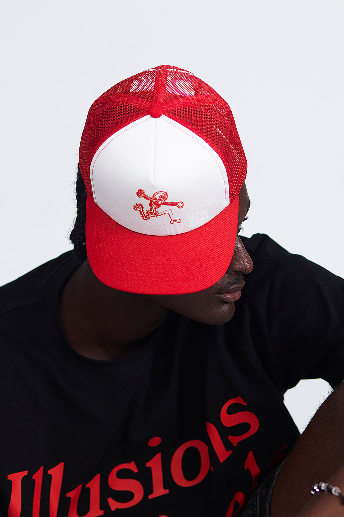 RED ILLUSIONS MESH TRUCKER HAT