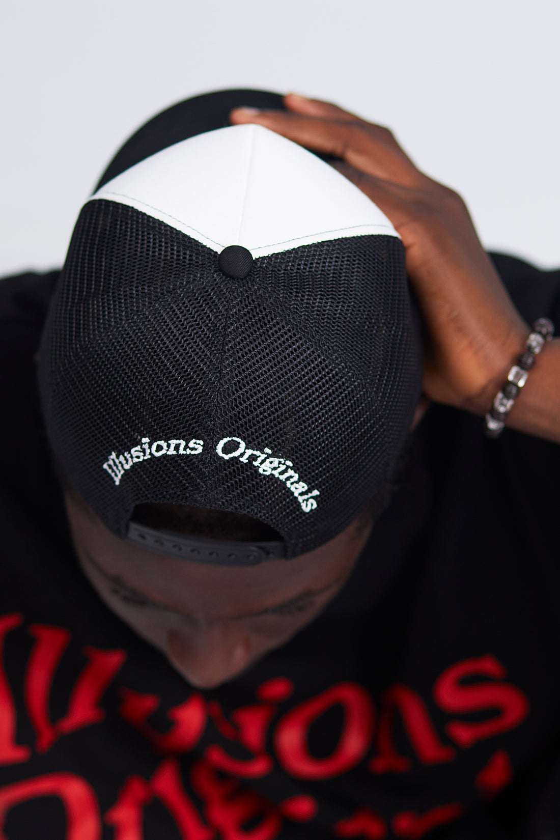 BLACK ILLUSIONS MESH TRUCKER HAT