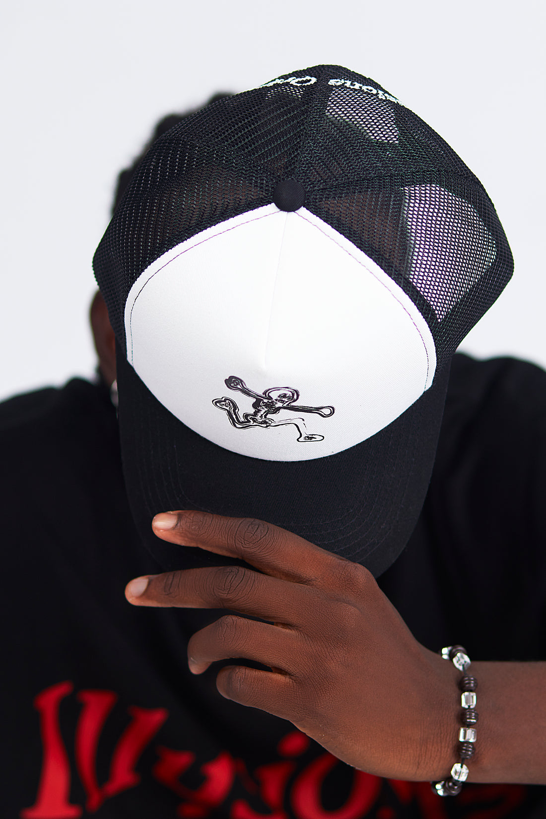 BLACK ILLUSIONS MESH TRUCKER HAT